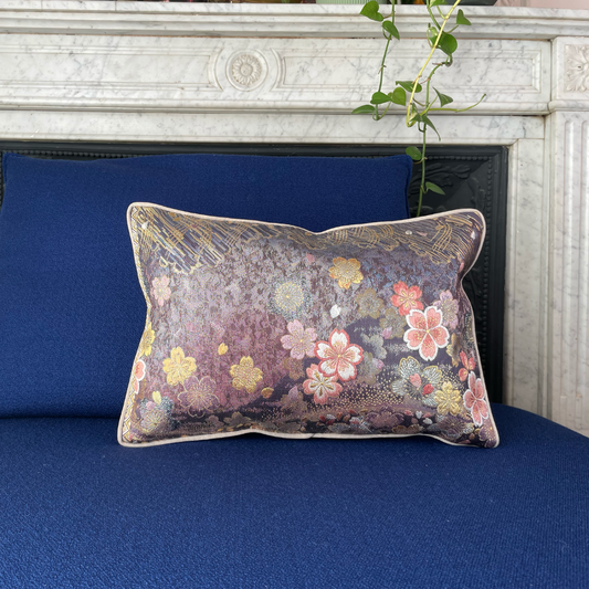 Coussin Obi-Kimono : Yozakura (cerisiers la nuit) avec le passepoil beige