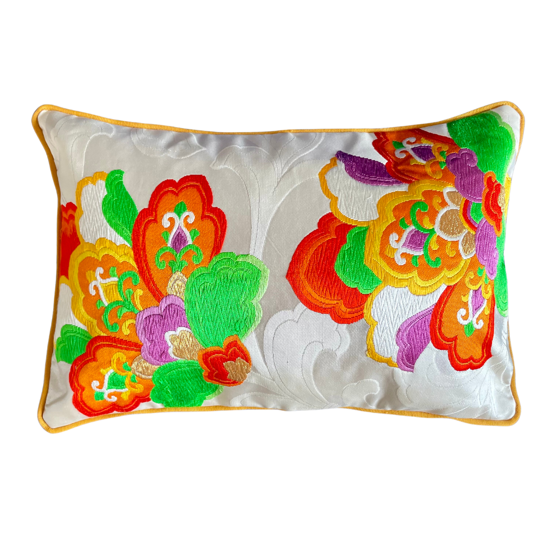 Coussin Obi-Kimono : Gokuraku (Paradis) / Lotus avec le passepoil moutarde