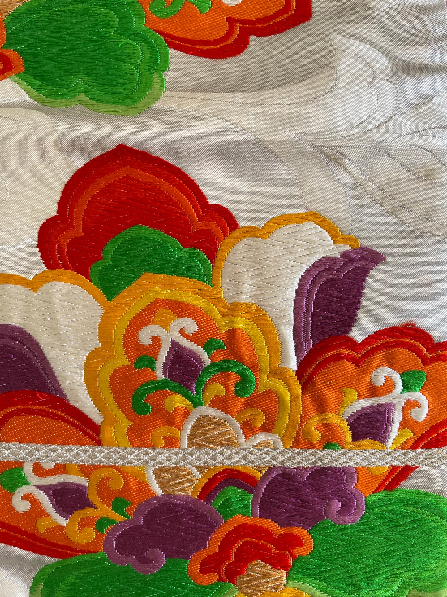 Obi-Kimono cushion : Gokuraku (Paradise) / Lotus with red piping