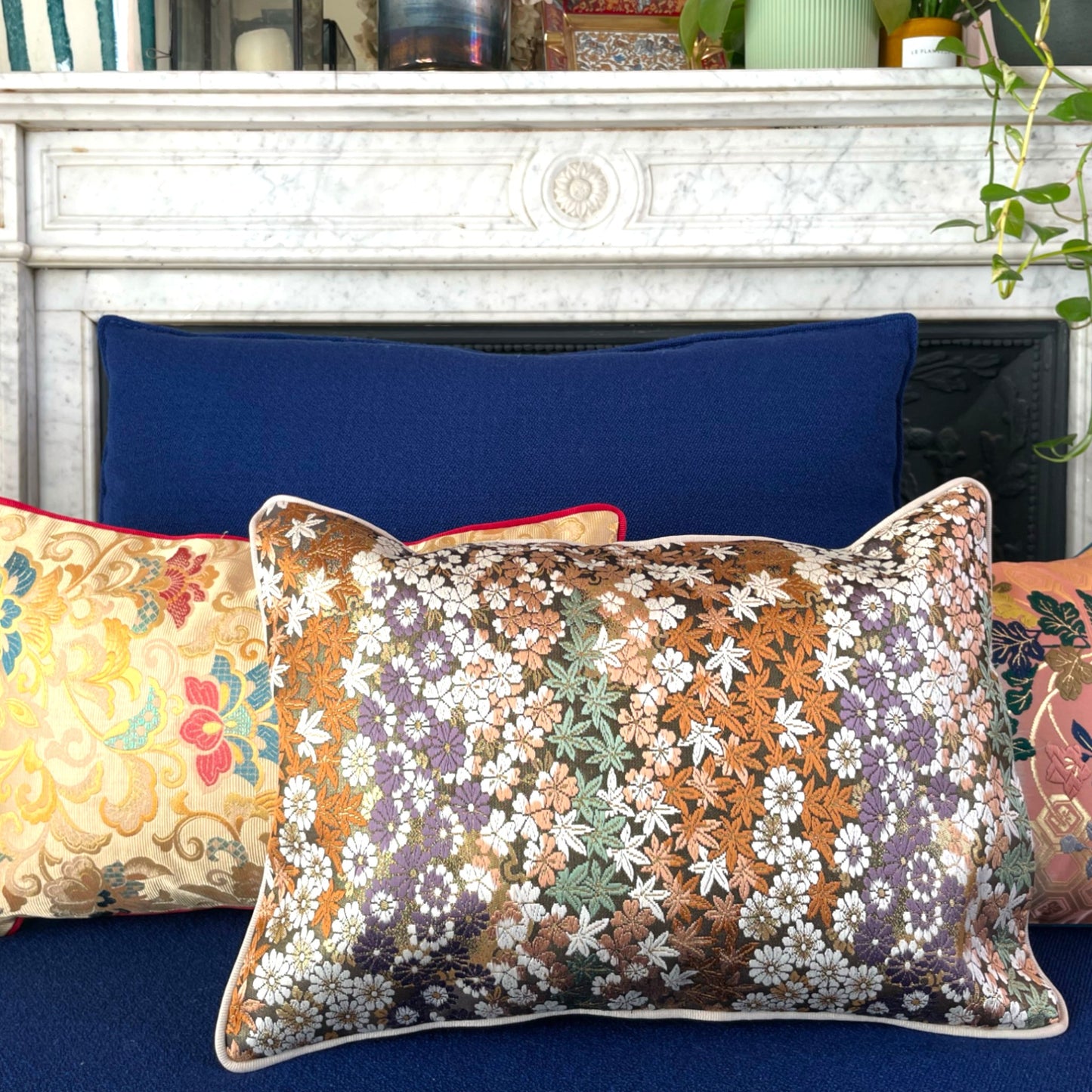 Obi-Kimono cushion: Shiki (Four seasons) with beige piping