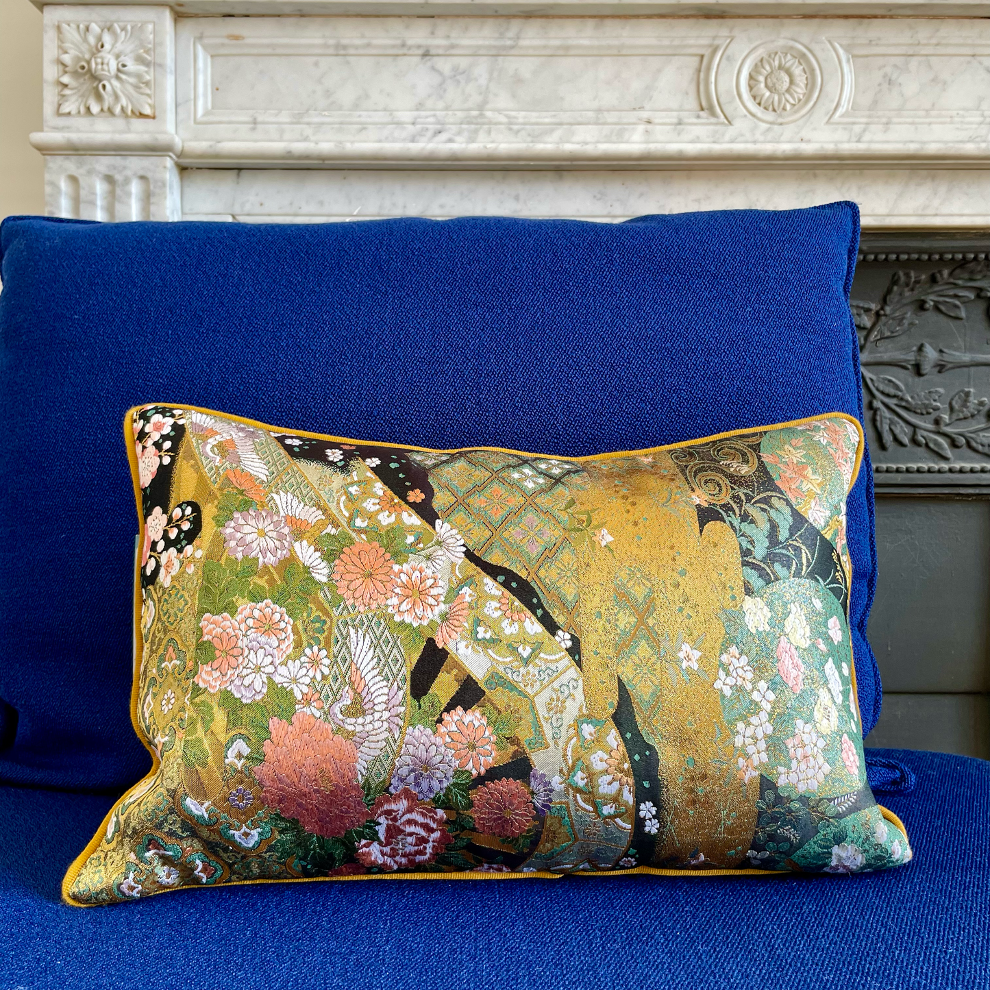 Obi-Kimono cushion: Ume (Plum)