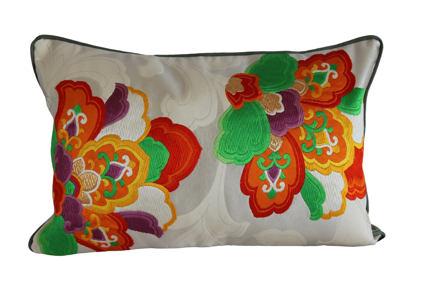 Obi-Kimono cushion : Gokuraku (Paradise) / Lotus with olive piping