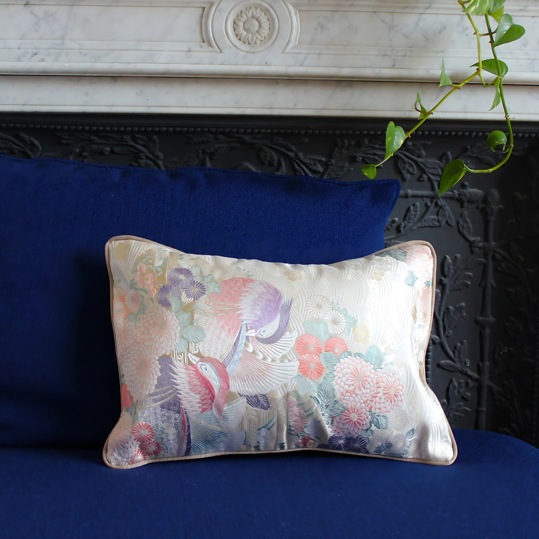Obi-Kimono cushion : Oshidori (Mandarin duck) with beige piping