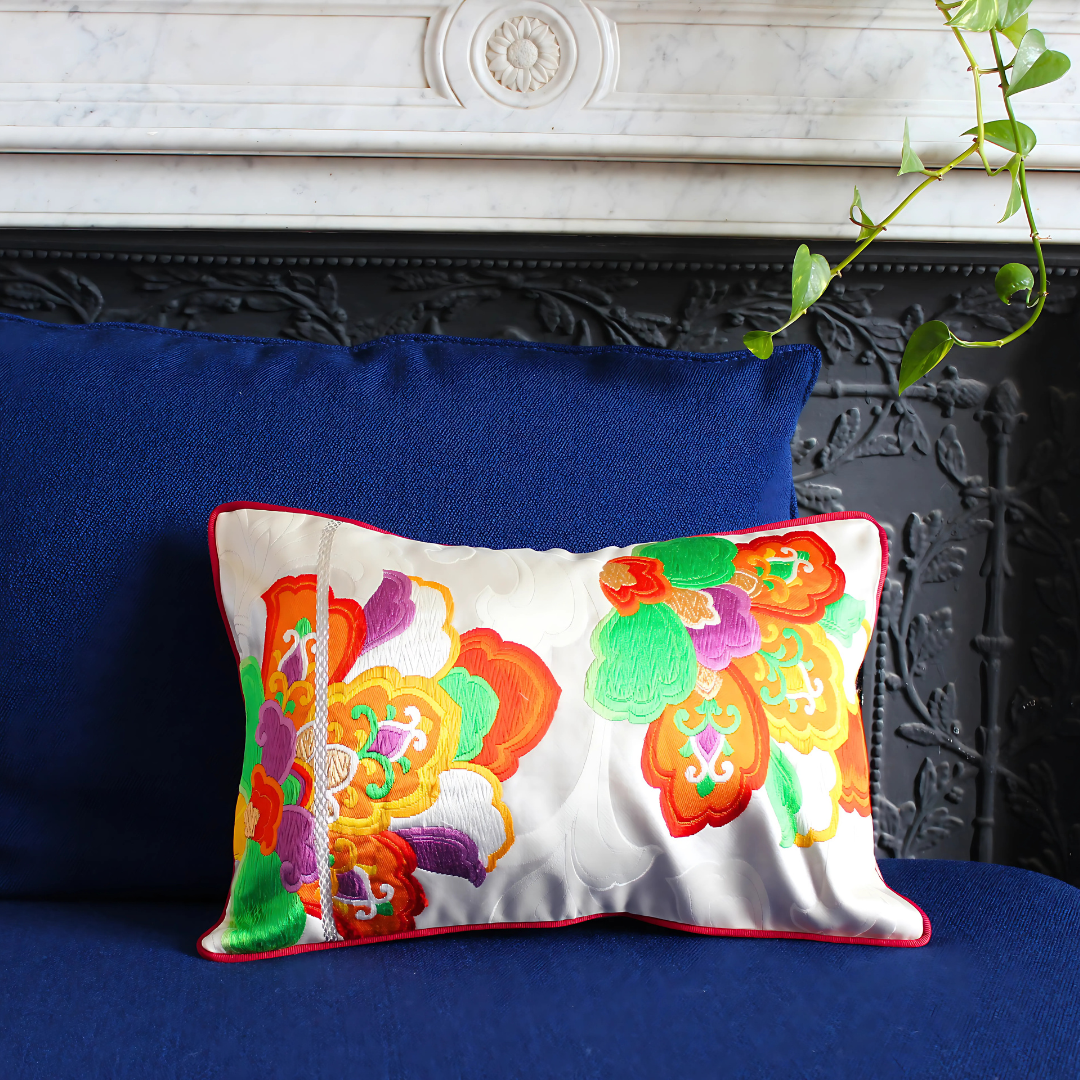 Obi-Kimono cushion : Gokuraku (Paradise) / Lotus with red piping