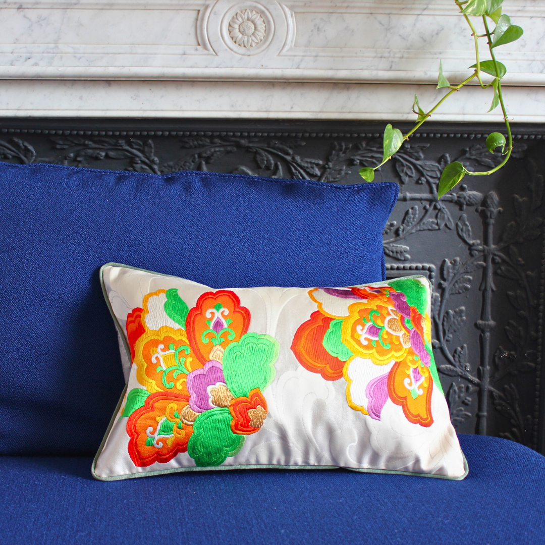 Obi-Kimono cushion : Gokuraku (Paradise) / Lotus with olive piping