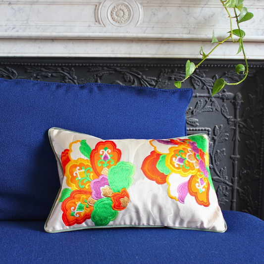 Coussin Obi-Kimono : Gokuraku (Paradis) / Lotus avec le passepoil olive