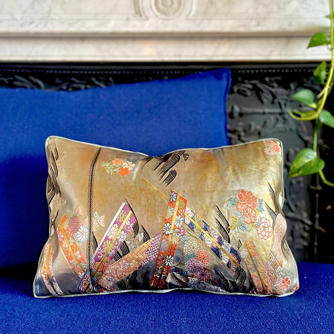Obi-Kimono cushion : Kin (Gold) / Chrysanthemums with olive piping