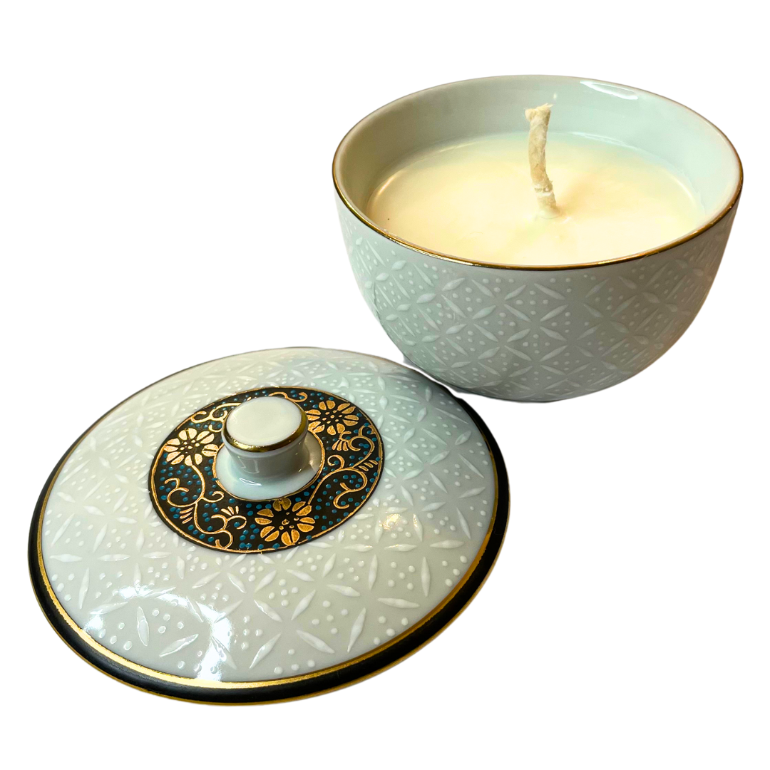 Bougie Parfumée Odyssée japonaise avec tasse à thé Kutani (SHIRO)