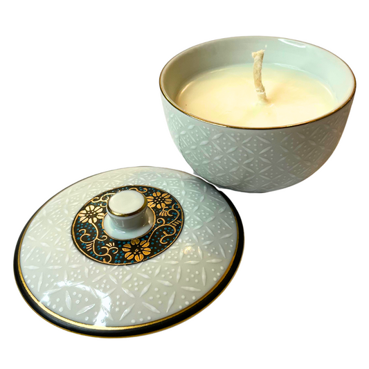 Bougie Parfumée Odyssée japonaise avec tasse à thé Kutani (SHIRO)
