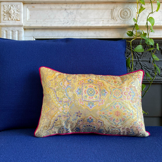 Coussin Obi-Kimono : Sarasa (motif traditionnel japonais) avec le passepoil franboise