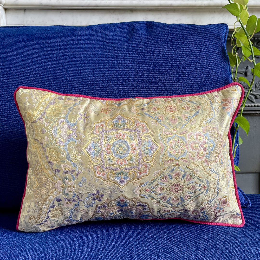 Coussin Obi-Kimono Sarasa motif exotique chez MAISON MIYABI