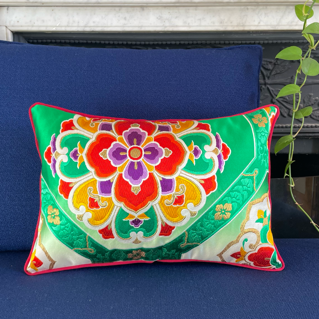 Coussin en Soie Kimono : Hana - Éclat Floral