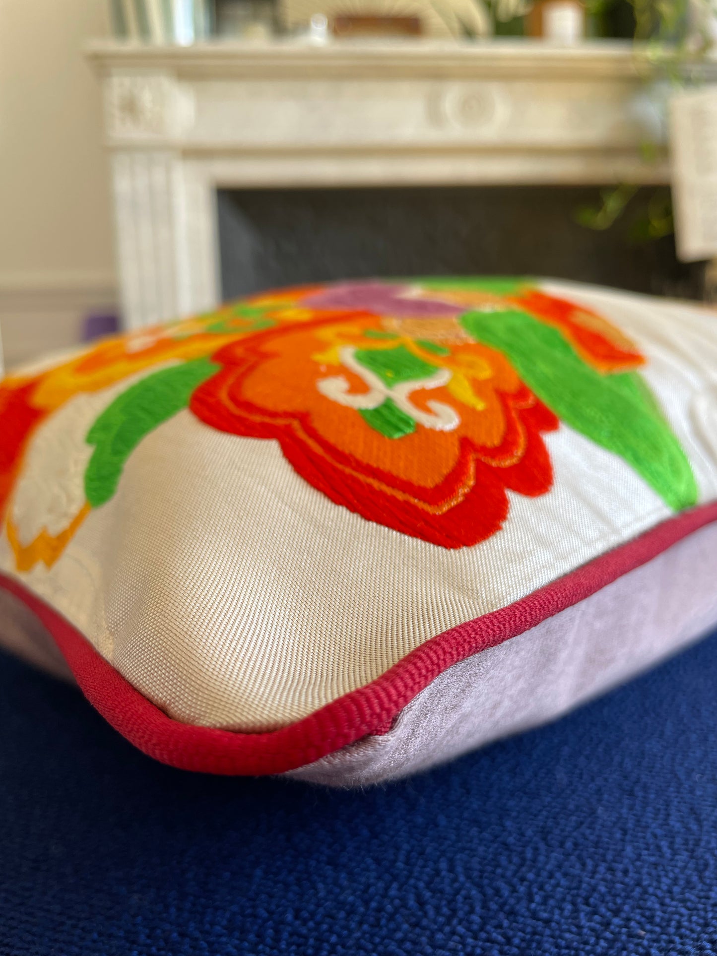 Coussin Obi-Kimono : Pivoine avec le passepoil rouge